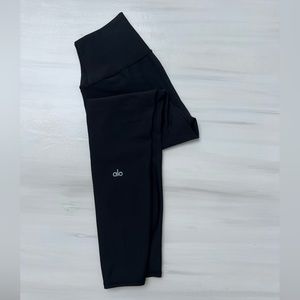 Alo Yoga 7/8 High-Waist Airlift Legging in Black!